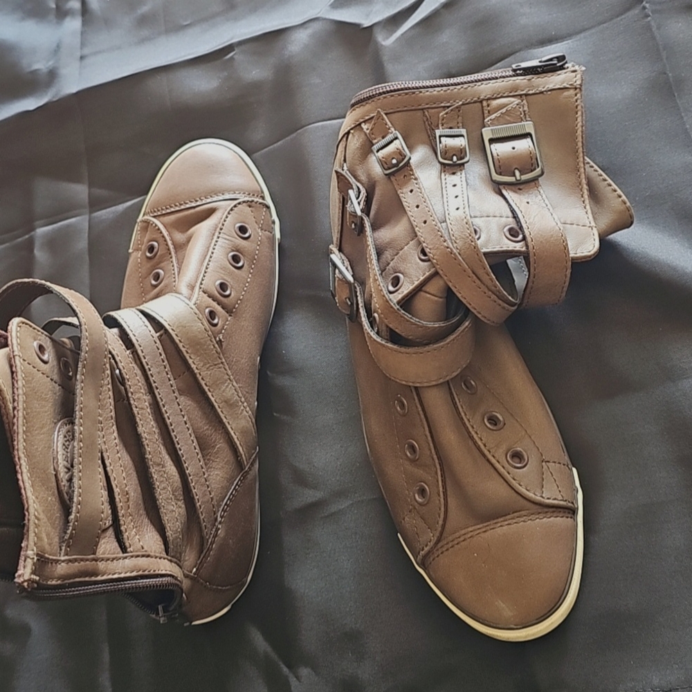 Stylish Brown Women's Strap Sneakers